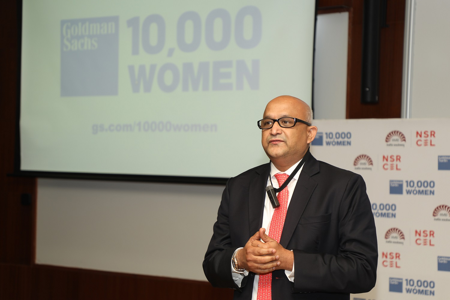 Srivathsan Parthasarathy, Head of Controllers and Chief Financial Officer, Goldman Sachs in India, congratulates the participants of the third cohort of the Goldman Sachs 10,000 Women Program at IIMB.