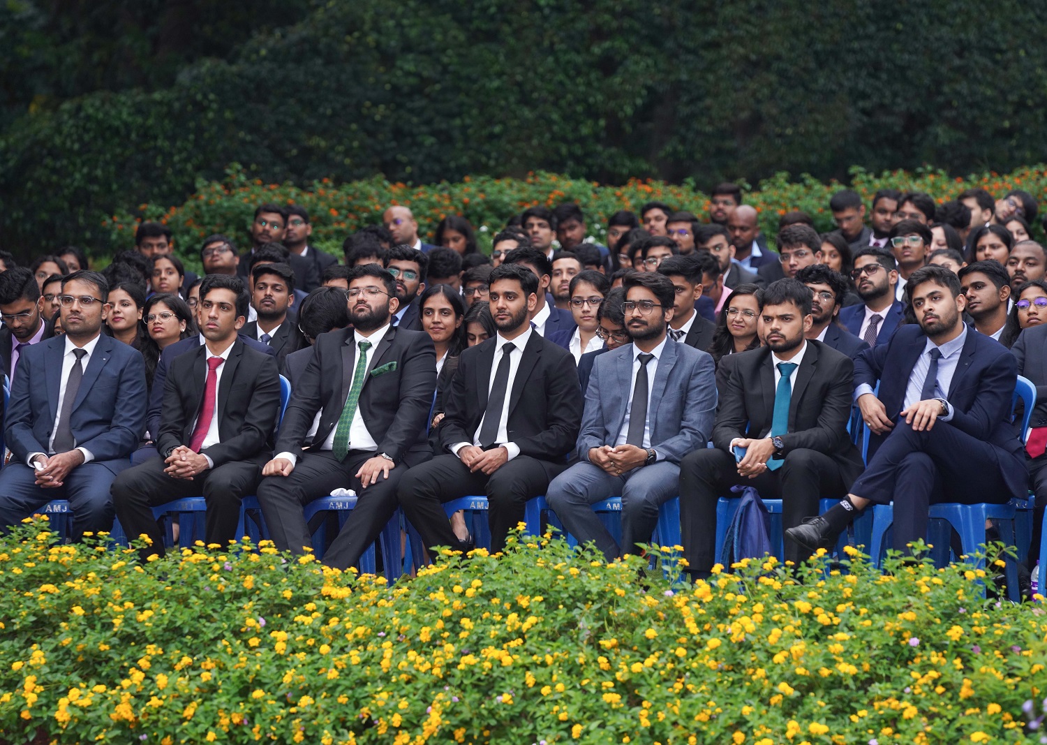 The students from the incoming batch of PGP & PGP-BA 2025-27 at the Open-Air-Theatre on campus.