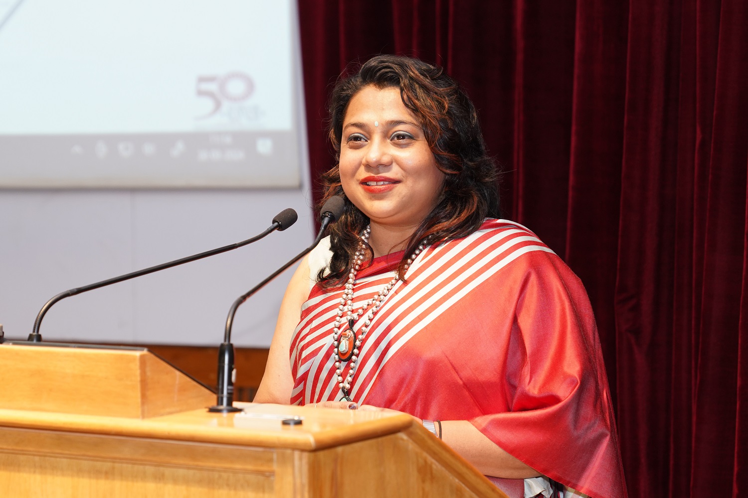 Chief Guest Sukanya Roy, IIMB alumna (EPGP 2013 batch) and Director at NASSCOM, delivers the special address, highlighting her own IIMB journey and opportunities EPGP offers to its participants. 