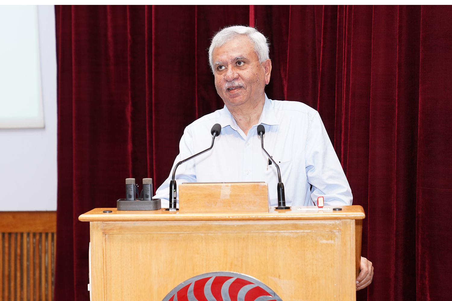 Prof. Trilochan Sastry, faculty from the Decision Sciences area, delivers a special lecture on ‘Life within IIM Bangalore and life outside’ on 3rd April 2025, to mark his retirement after 22 years of service at IIM Bangalore. He retired from IIMB with effect from 31st March 2025.