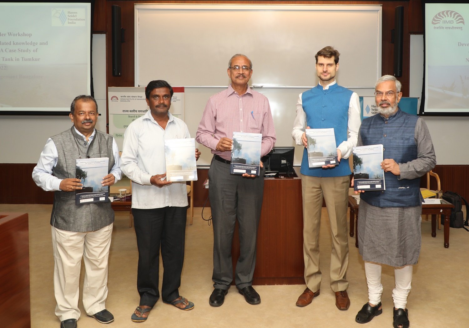 Unveiling of the IIMB Study Report on “Developing sustainability related knowledge and capability for farmers: A Case Study of Nonavinakere Irrigation Tank in Tumkur”.