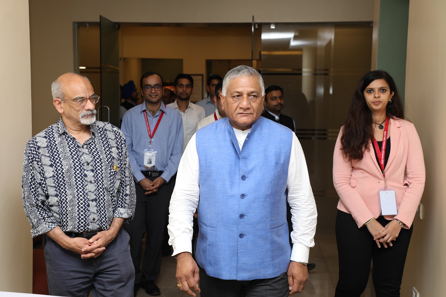 (Left) IIMB Director Professor G Raghuram with General (Dr.) Vijay Kumar Singh, PVSM, AVSM, YSM (Retd.), Union Minister of State for Road Transport and Highways, on the eve of the IIMB Business Conclave, on 21st September, 2019.