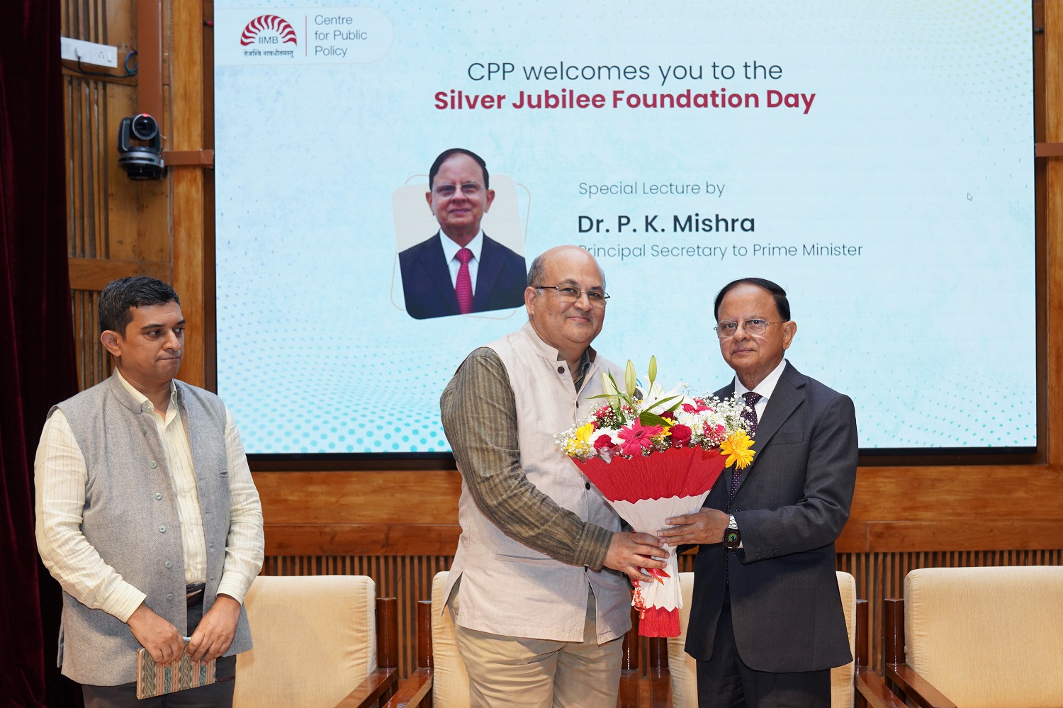 (L-R) Prof. Rishikesha T Krishnan, Director, IIMB, welcomes Dr. P.K. Mishra to the Silver Jubilee celebrations of the Centre for Public Policy (CPP).  