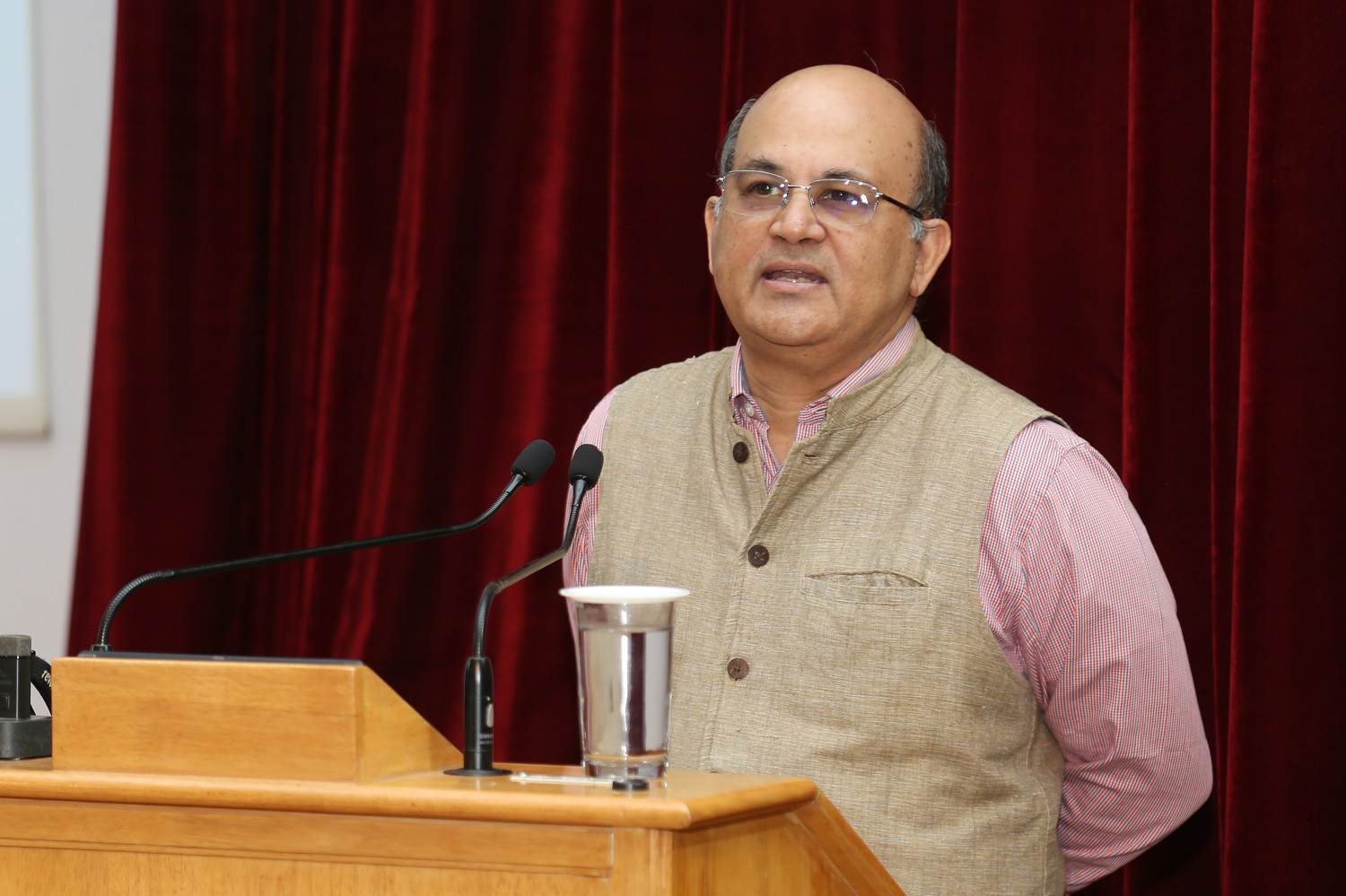 Professor Rishikesha T Krishnan, Director, IIM Bangalore, welcomes participants to the Business Conclave.