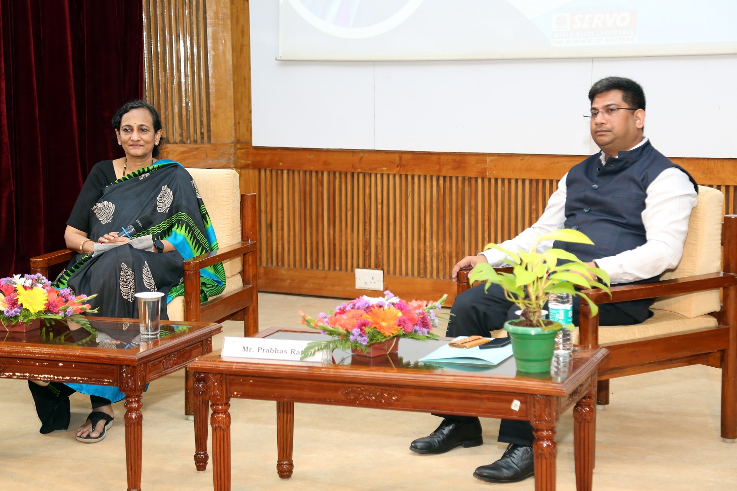 Professor Padmini Srinivasan, Faculty in the Finance & Accounting area at IIMB, and Prabhas Rath, General Manager, SEBI, during the fireside chat on ‘Financial Inclusion’. 
