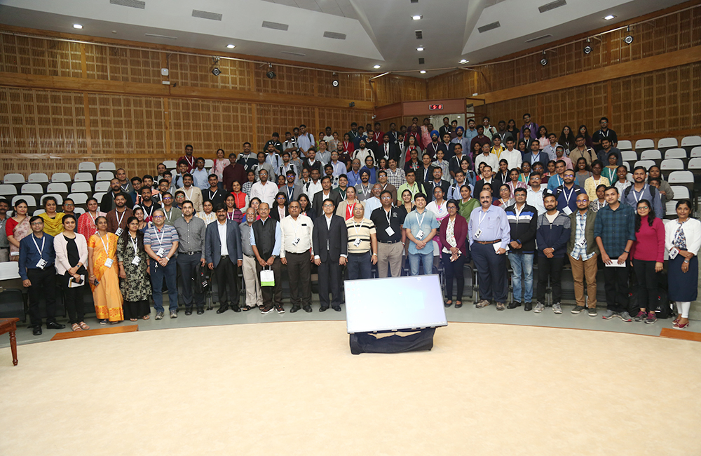 A snapshot of the participants and the organizers.