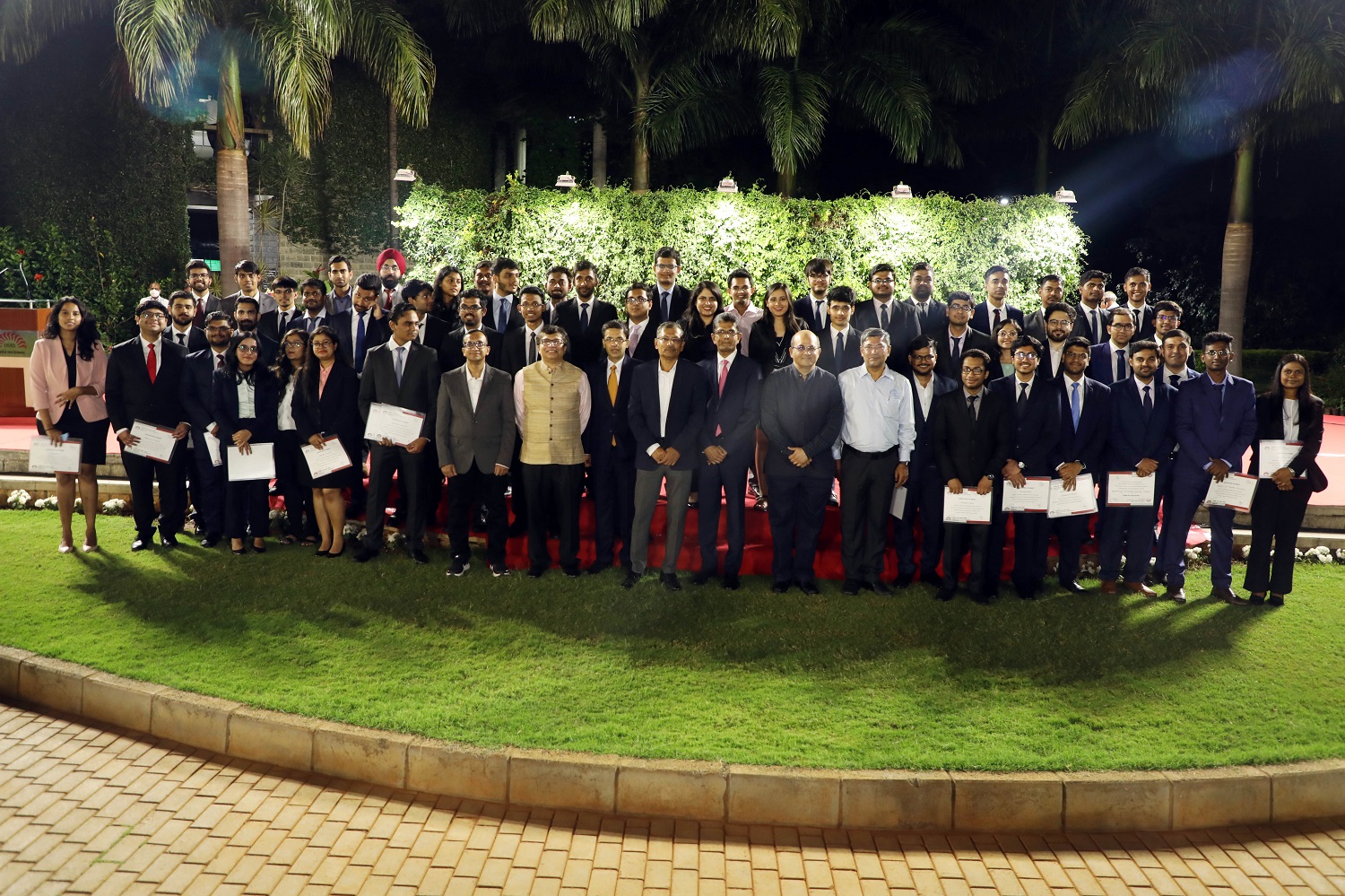 A group picture of the DML (Director’s Merit List) and DHL (Director’s Honorary List) award winners along with the Chief Guest, NS Kannan, CEO, ICICI Prudential, Distinguished Alumni Award recipients Vipul Parekh (PGP 1988), Co-Founder of bigbasket.com, and Saugata Gupta (PGP 1991), Managing Director and CEO, Marico Limited, Prof. Rishikesha T Krishnan, Director, IIM Bangalore, and Prof. R Srinivasan, Chairperson, PGP and PGP(BA).