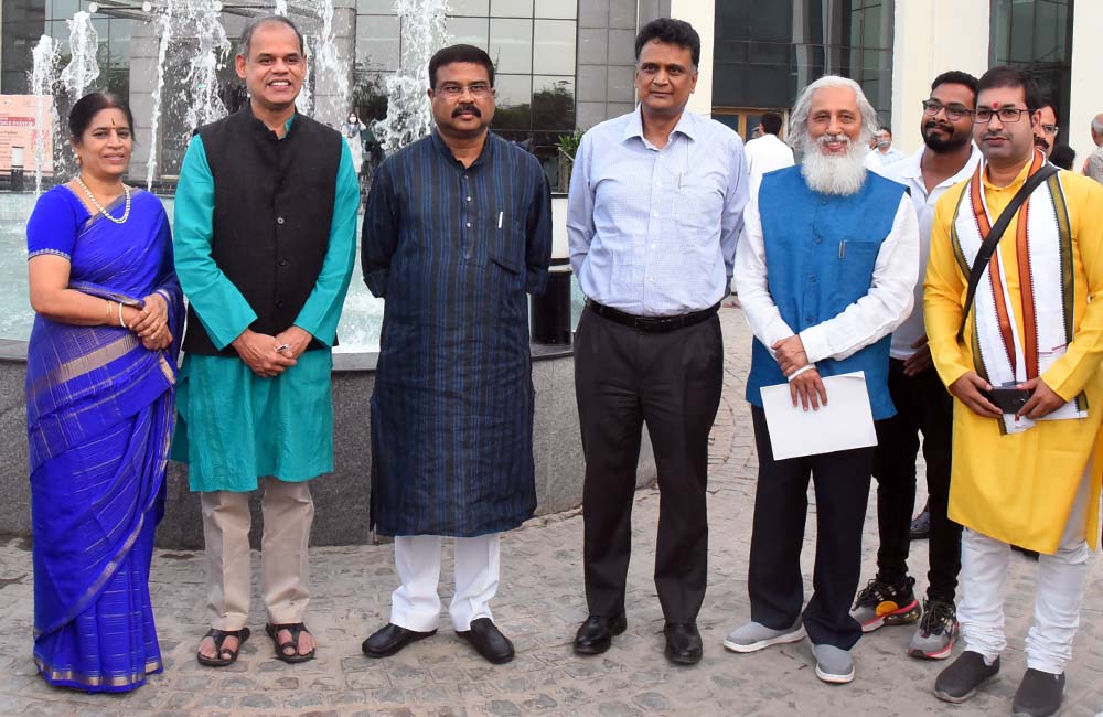 Prof. B Mahadevan along with the Shri Dharamendra Pradhan, Minister of Education, and Prof. Anil Sahasrabudhe, Chairman, AICTE.