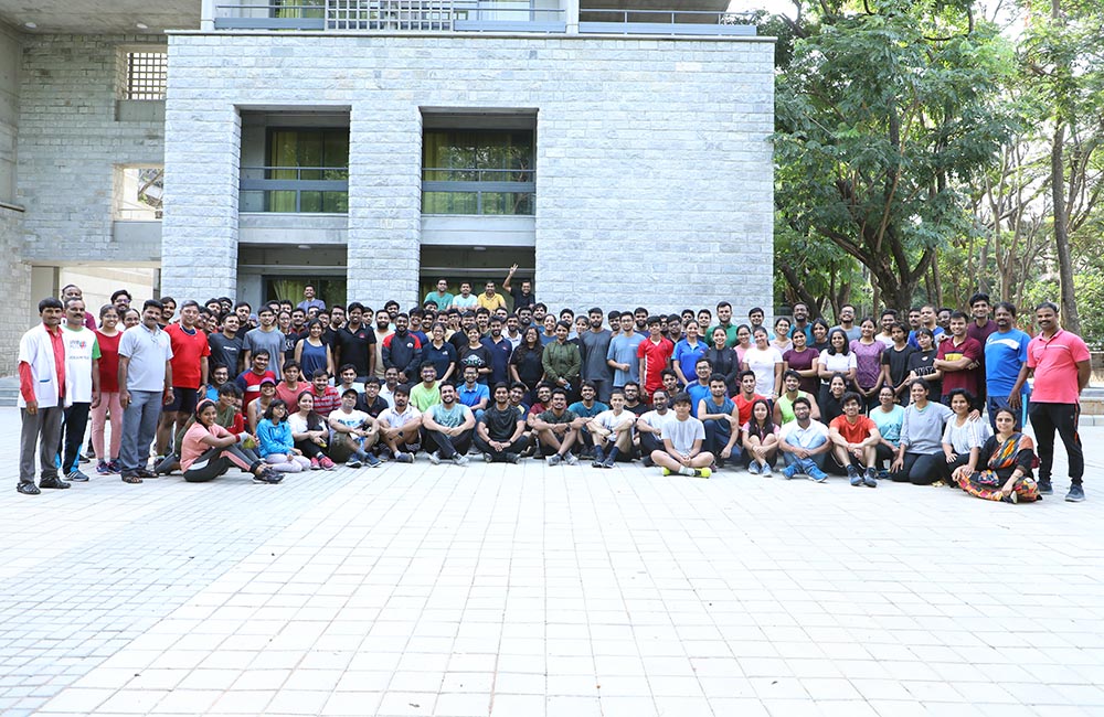 Students and staff members of IIM Bangalore after the run.