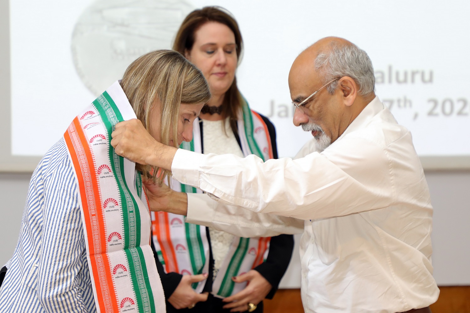 Ms. Nicole Girard, Consul General of Canada, is thanked by Prof. G. Raghuram, Director, IIMB.