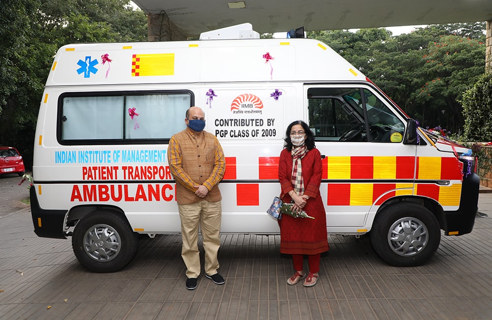 Prof. Rishikesha T Krishnan, Director, IIMB, along with Parul Bajaj, alumna, PGP Class of 2009, with the ambulance which has been donated by the Class of 2009.