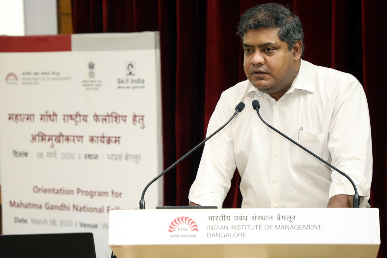 Dr. Sankarshan Basu, Professor of Finance & Accounting at IIM Bangalore and Programme Director, Mahatma Gandhi National Fellowship Programme, delivers the valedictory address.