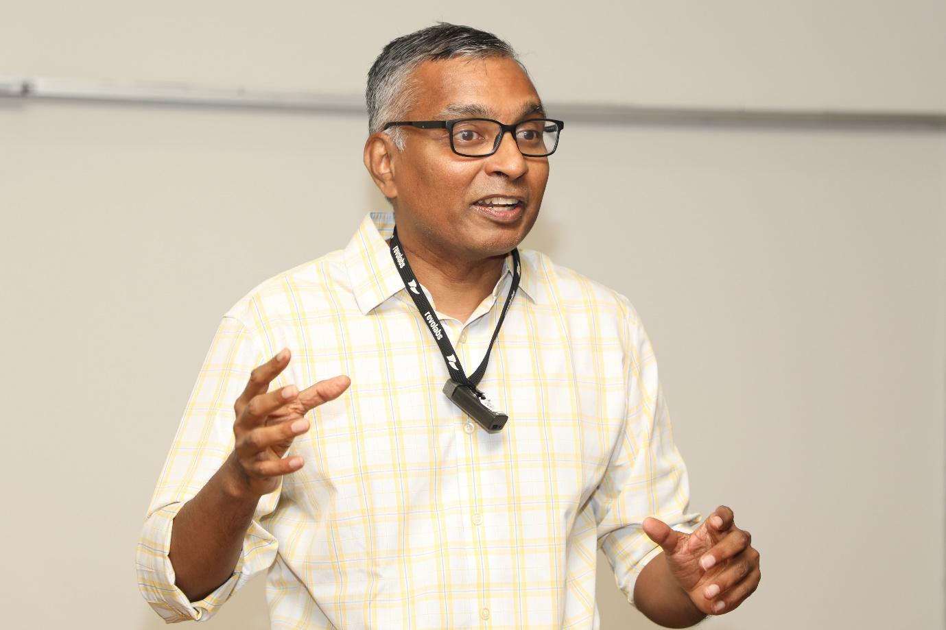 Prof. Venky Nagar, Michigan Ross, presents a paper titled, ‘Measuring Corporate Weather Exposure using Computational Linguistics’, at the conference.
