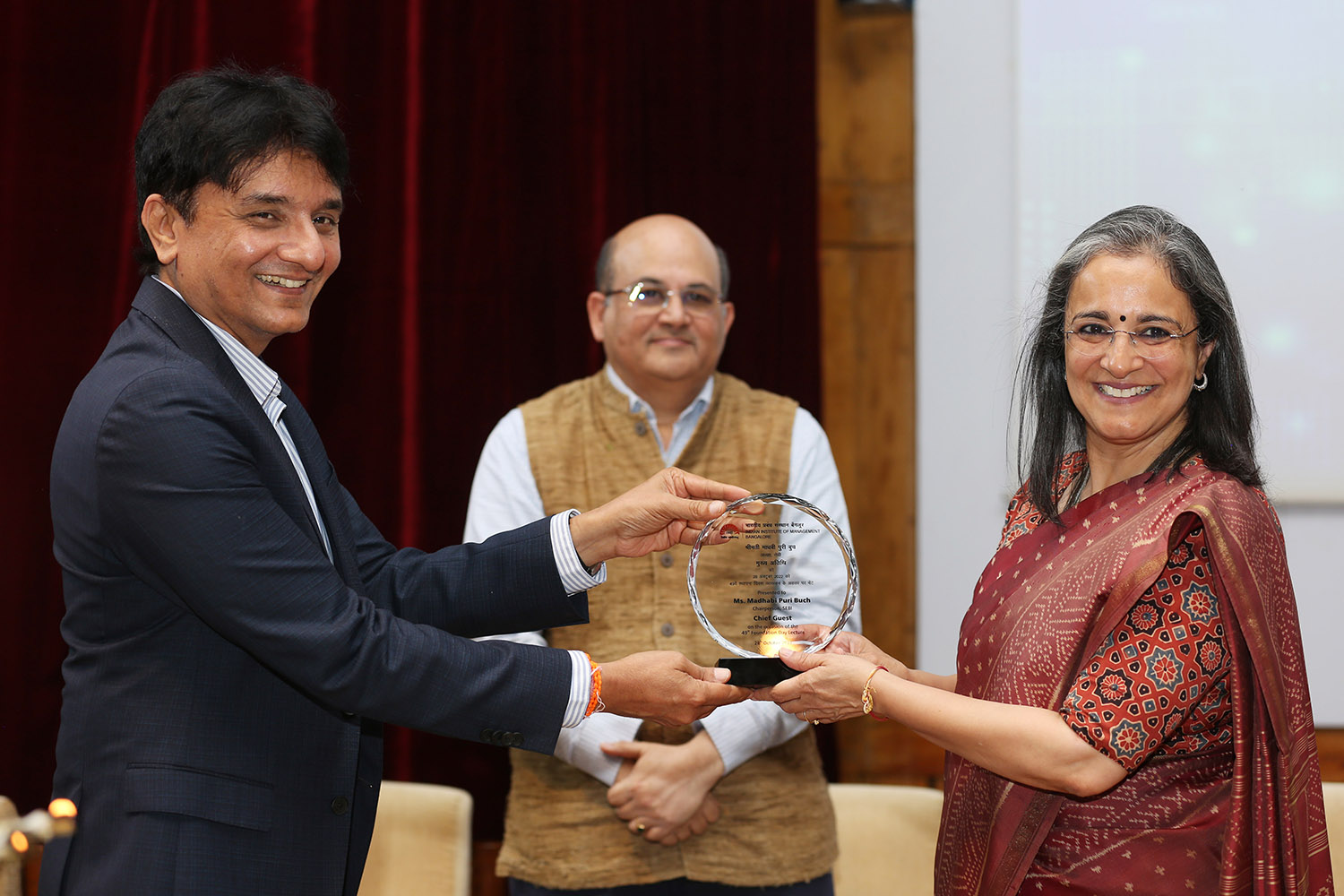 Mr M. D. Ranganath, Member of the Board of Governors, IIMB, and IIMB Director Professor Rishikesha T Krishnan thank chief guest Ms Madhabi Puri-Buch for delivering the 49th Foundation Day lecture.