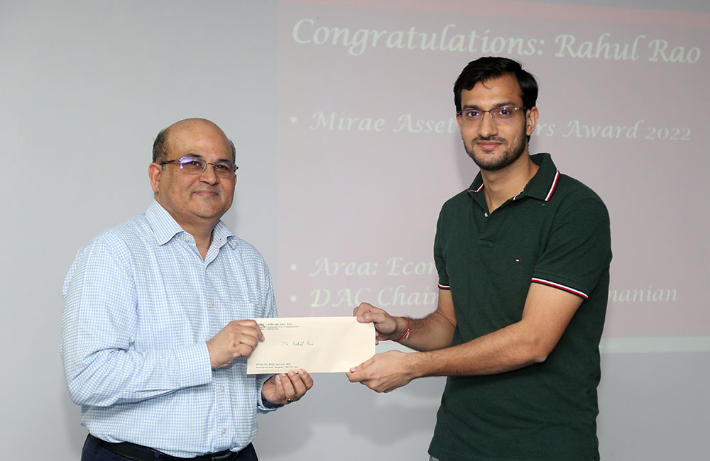 Rahul Rao, PhD scholar from the Economics area, receives Mirae Asset Scholars Award 2022, from Professor RT Krishnan.