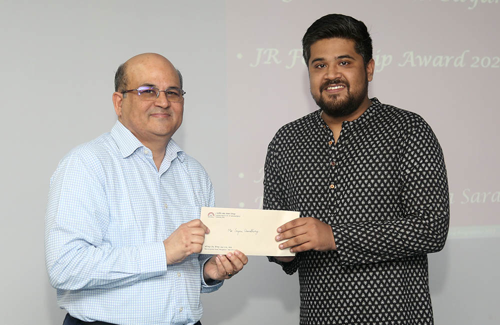 Sayan Chowdhury, PhD scholar from the Production & Operations Management area, receives the JR Fellowship Award 2022 from Professor RT Krishnan.