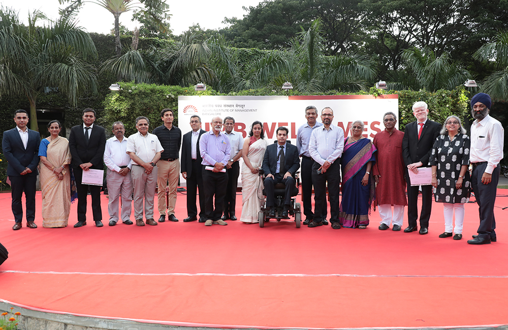 Sponsors of the student scholarships along with the IIMB Director, the Deans, the chief guest, and a few faculty members.