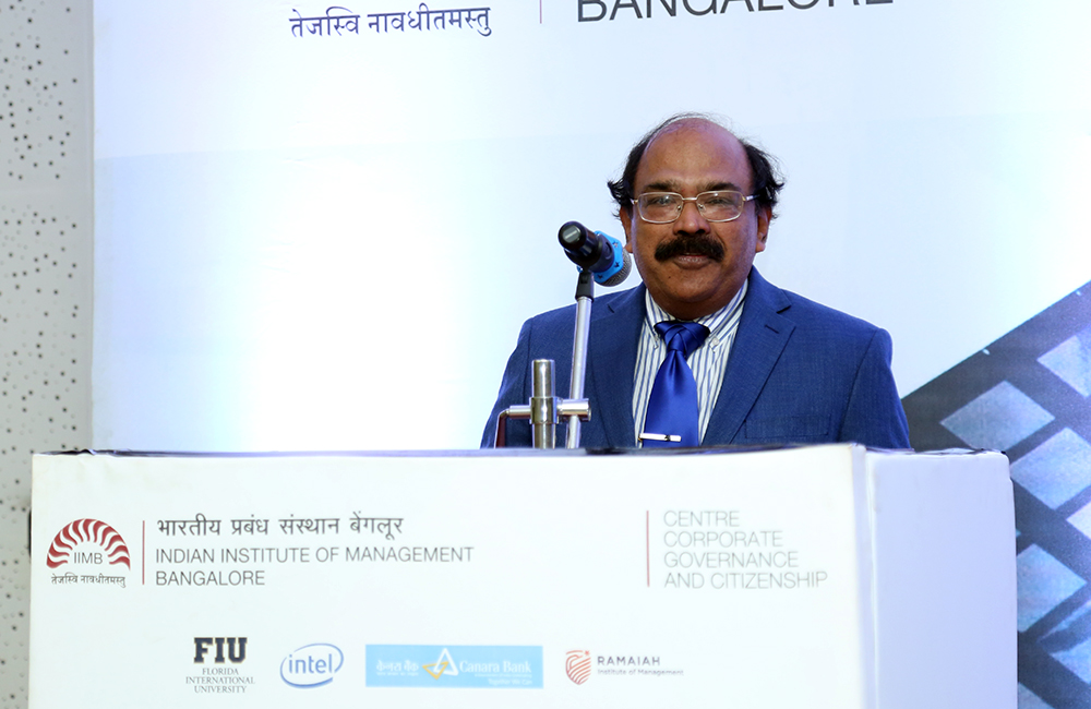 Dr. Krishnan Dandapani, Professor of Finance and Director, Professional MBA Programs, Florida International University, USA, addresses the gathering.