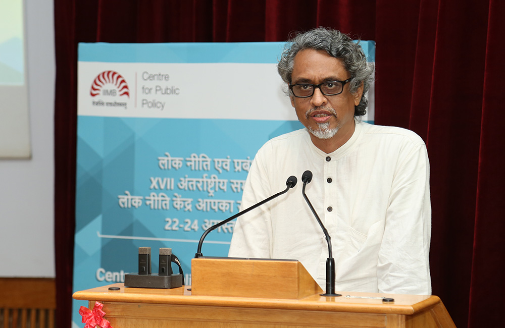 Prof. M S Sriram, Chairperson and faculty, Centre for Public Policy, IIM Bangalore, delivers the vote of thanks.