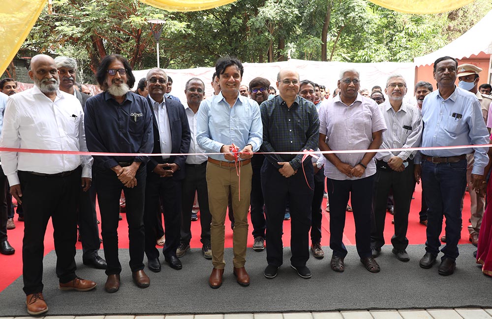 Shri MD Ranganath inaugurates the new hostel block.