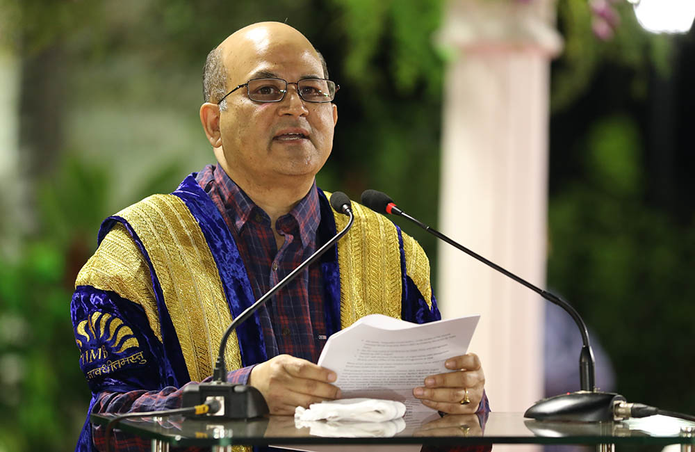 Prof. Rishikesha T Krishnan, Director, IIM Bangalore, applauds the graduating students who participated and won various competitions, covering a multitude of management-related subjects from ethics to marketing to case studies, at the 47th Convocation at IIM Bangalore, on April 08, 2022.